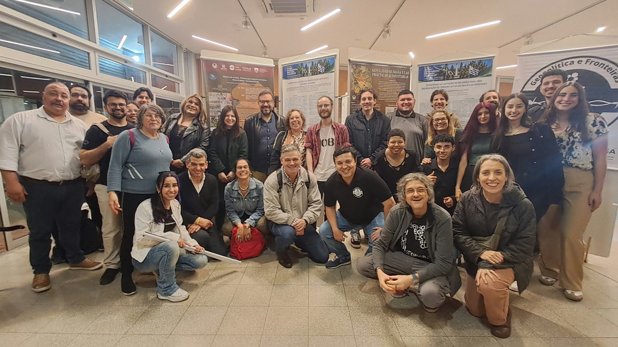 Fotografía grupal de participantes de las jornadas interdisciplinarias